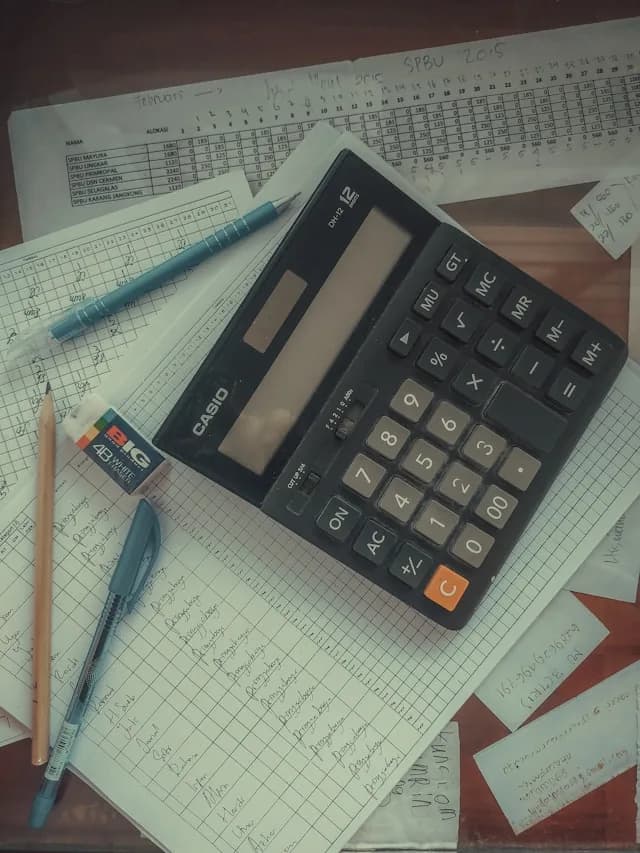 Calculatrice et feuilles de comptes pour piloter la rentabilité.
